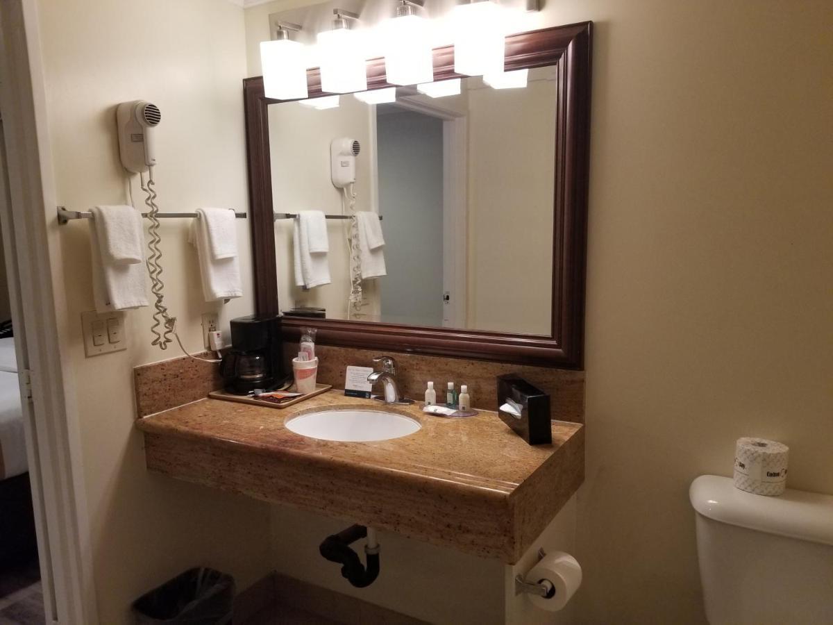 Quality Inn Long Beach - Signal Hill Экстерьер фото